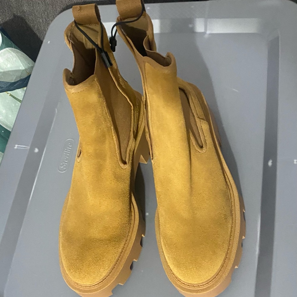 Zara Tan Suede Ankle Boots with Elastic Goring Size 38‎ Very good comdition